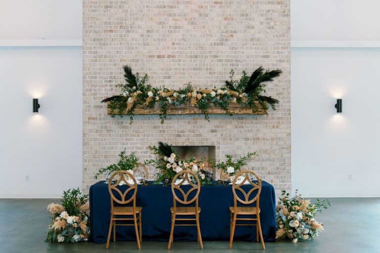 elegant wedding table setting