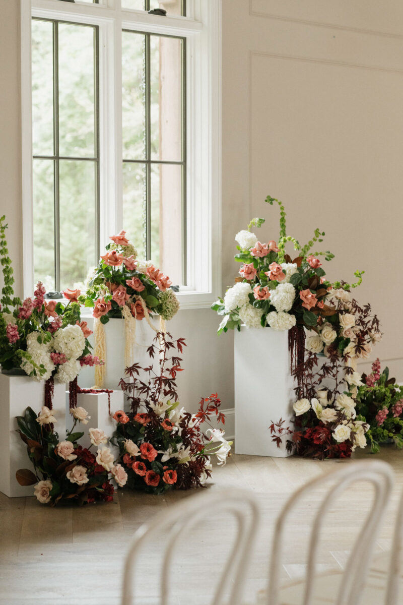 Chic modern wedding florals