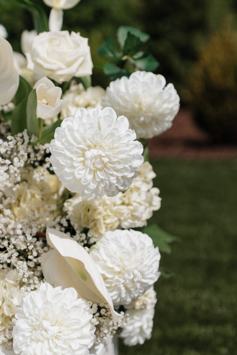Timeless wedding florals